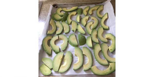 Лайфхак: как сохранить авокадо зелёными и свежими надолго