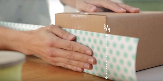 Как упаковать коробку с подарком в упаковочную бумагу