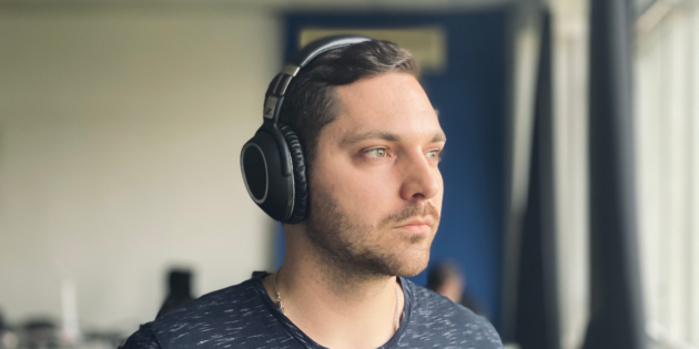����� Sennheiser PXC 550 � ��������� � �������� ��������������� � ���������� ������