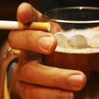 Доказано: сигареты в сочетании с алкоголем увеличивают риск заболевания раком в 30 раз
