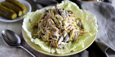 Салат из куриной печени с грибами и солёными огурцами - 10 пошаговых фото в рецепте