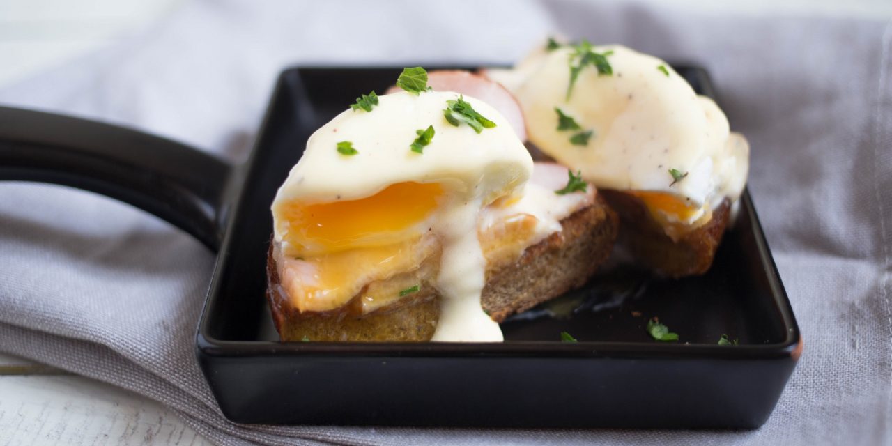 Идеальный завтрак: классические яйца бенедикт