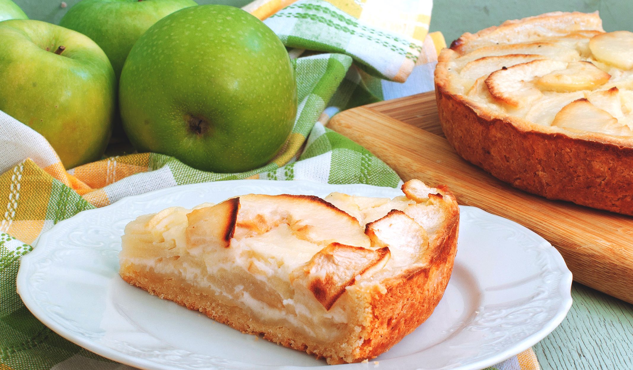 Цветаевский яблочный пирог со сметанной заливкой