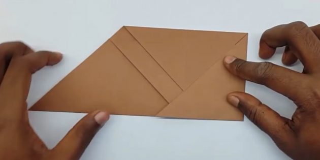 как сделать конверт: загните правый угол