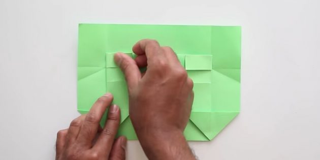 конверт своими руками без клея: согните бумагу спереди