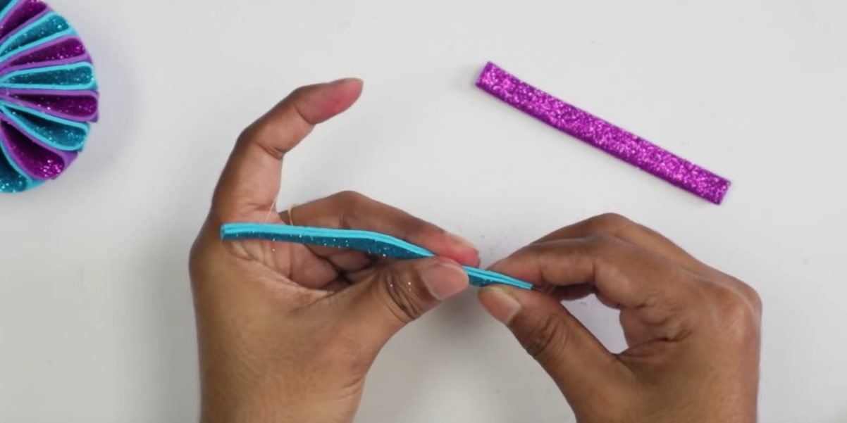 Игрушки на ёлку своими руками: подготовьте полоски