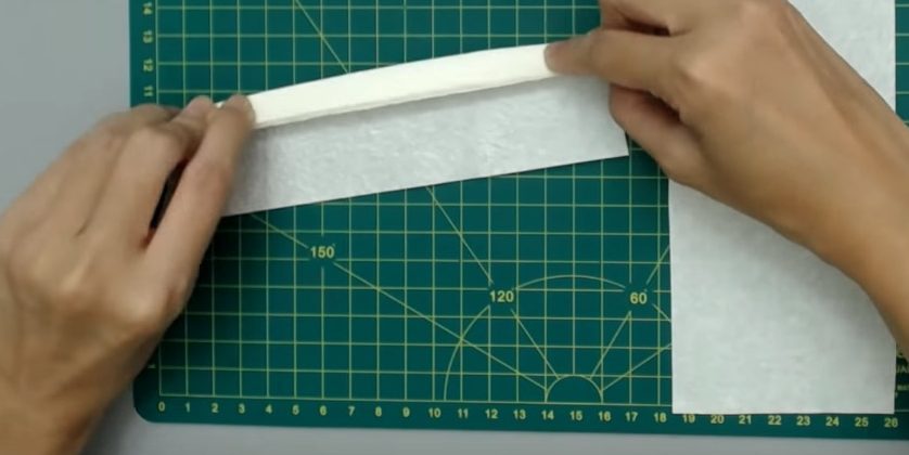 Вырежьте детали и сложите одну гармошкой