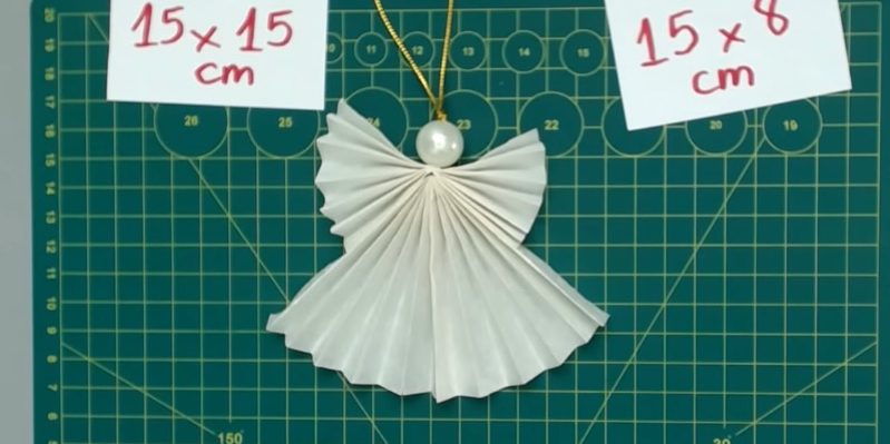 Добавьте бусину и расправьте бумагу