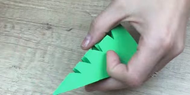 DIY New Year's cards: cut out triangles