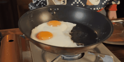 Как пожарить яичницу
