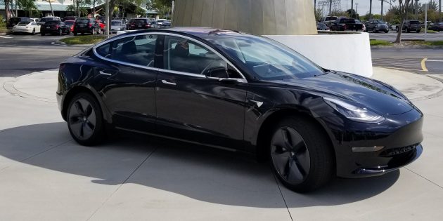 лучшие гаджеты: Tesla Model 3