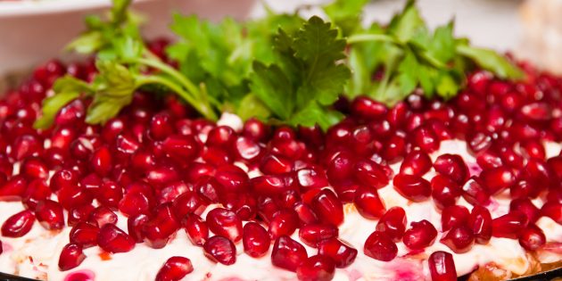 Recipe for Pomegranate Bracelet salad with beef and cheese