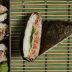 Суши-сэндвич онигирадзу с тунцом и шпинатом