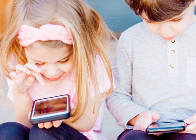 «Родительский контроль» в iPhone теперь позволяет ограничивать, с кем и когда сможет общаться ребёнок