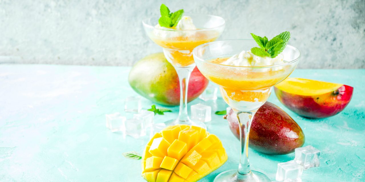 Мангово-ананасовый коктейль с водкой
