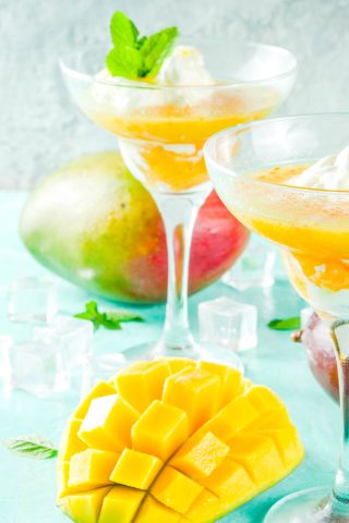 Мангово-ананасовый коктейль с водкой