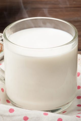 Горячий молочный коктейль с лавандовым сиропом
