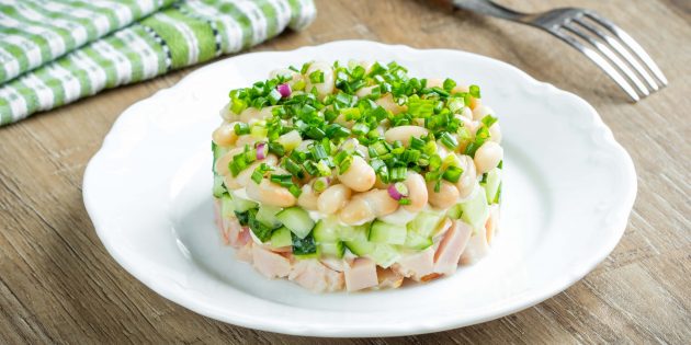 Salad with chicken, beans, eggs and cucumber: a simple recipe