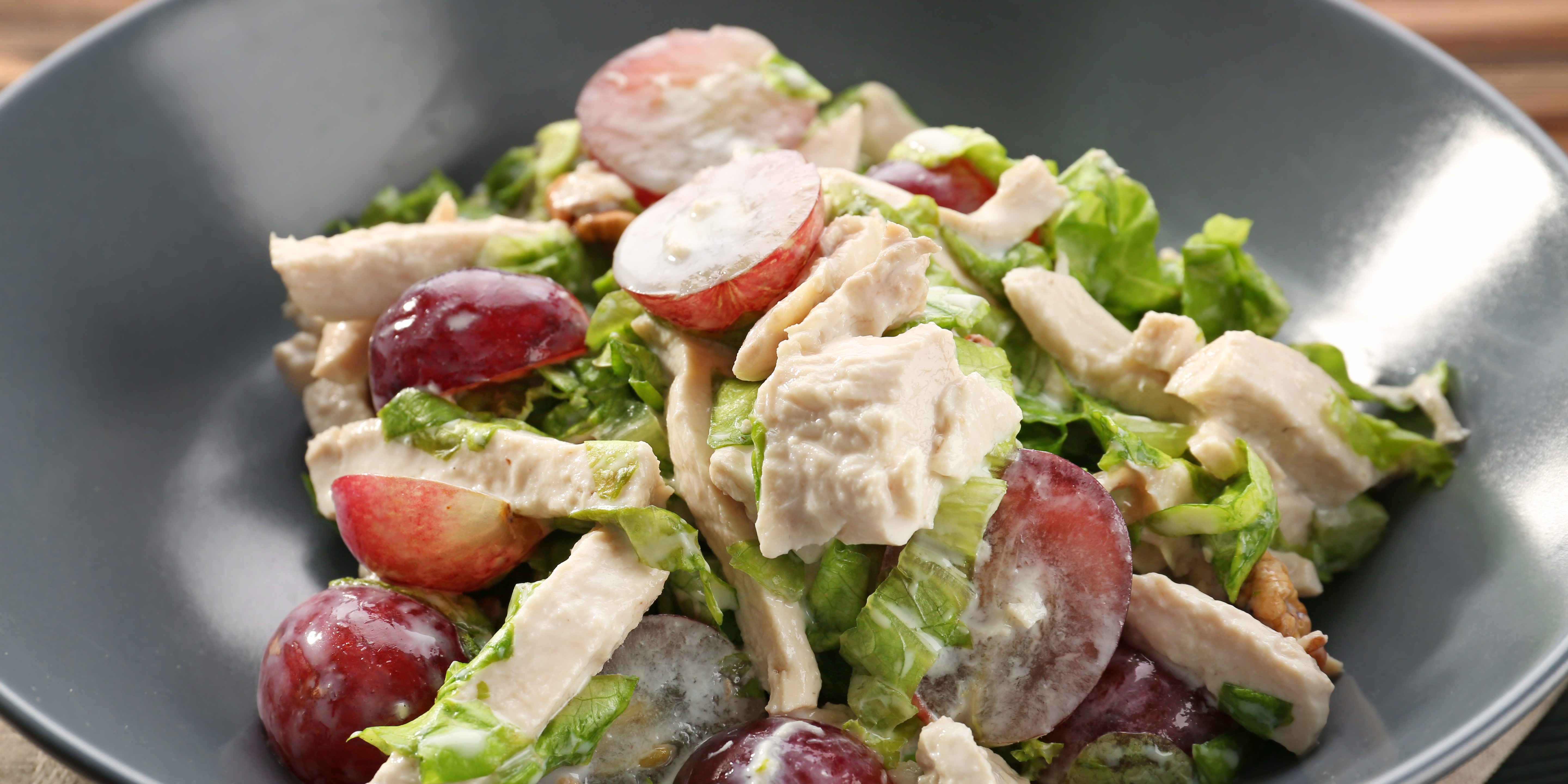 Куриный салат с виноградом, орехами и каперсами рецепт – Французская кухня: Салаты. «Еда»