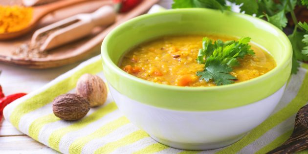 Диетические блюда: суп из красной чечевицы и овощей