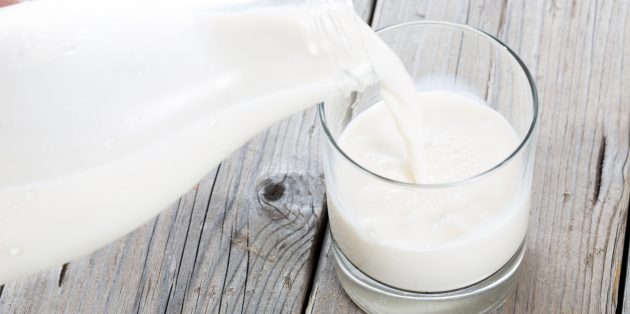 Полезные напитки перед сном: тёплое молоко