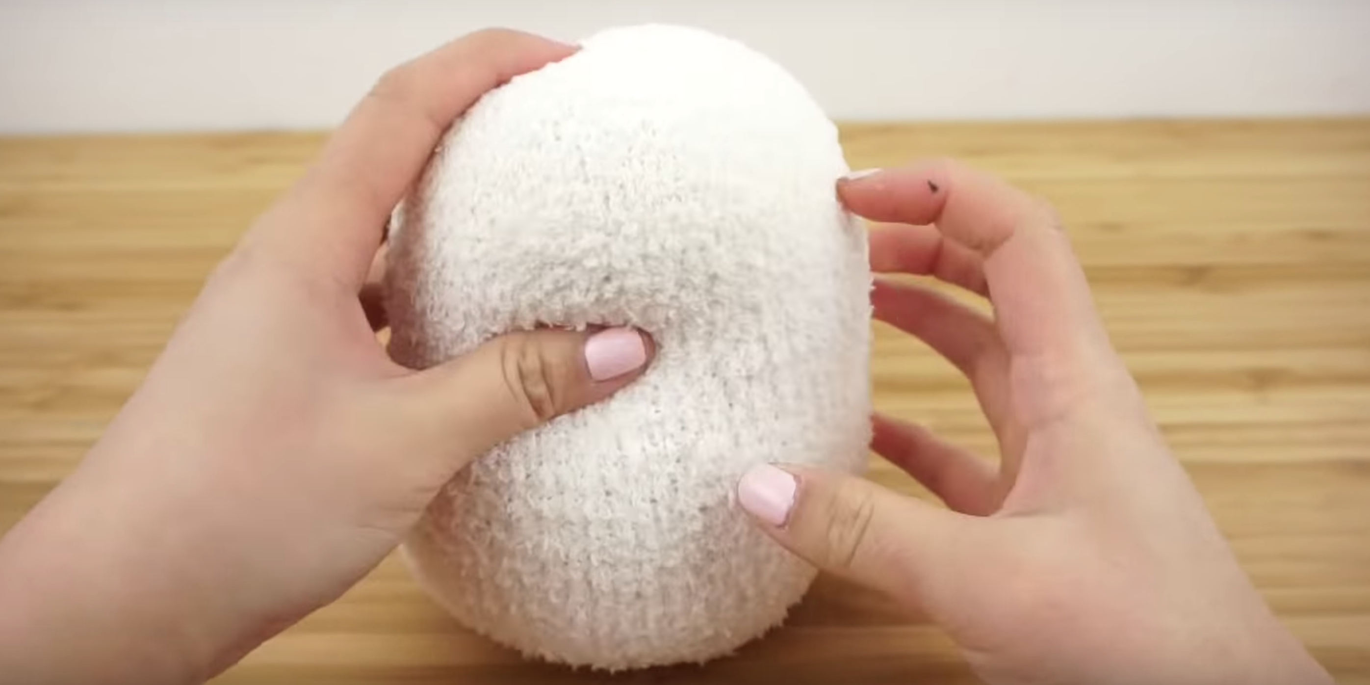 Как сделать мягкие руки в домашних. Чем набить игрушку своими руками. Как сделать из ткани шарик и набить его ватой.