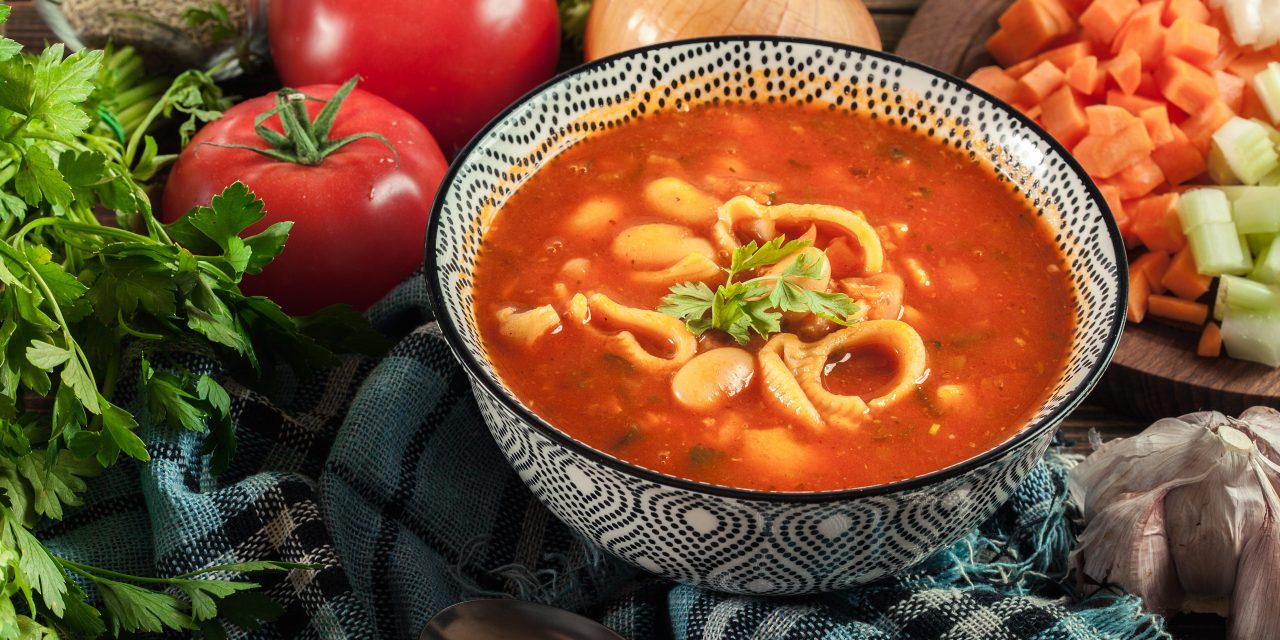 Итальянский томатный суп с индейкой, пастой и фасолью