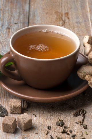 Имбирный чай с кардамоном и куркумой