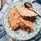 Торт «Муравейник» с варёной сгущёнкой: простой рецепт
