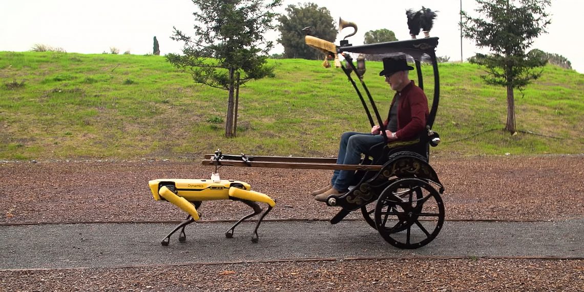 Видео дня: робота Boston Dynamics запрягли в повозку