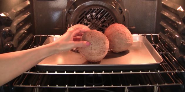 Как открыть кокос: засуньте плод в духовку