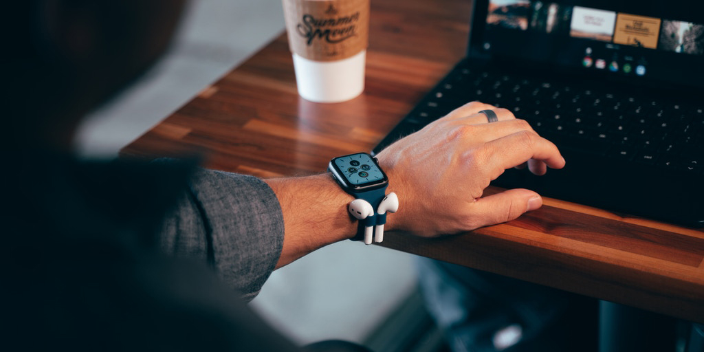 Штука дня: AirBands — ремешок для часов Apple Watch с креплениями для AirPods