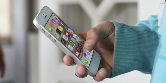 Apple запатентовала полностью стеклянный iPhone