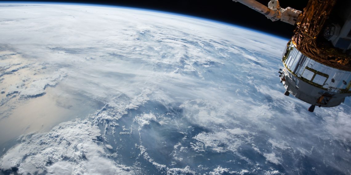 9 фотографий Земли с орбиты, снятые на Xiaomi Mi 10 Pro