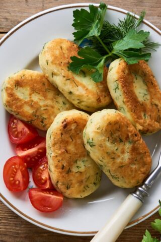 Картофельные котлеты с сыром и укропом