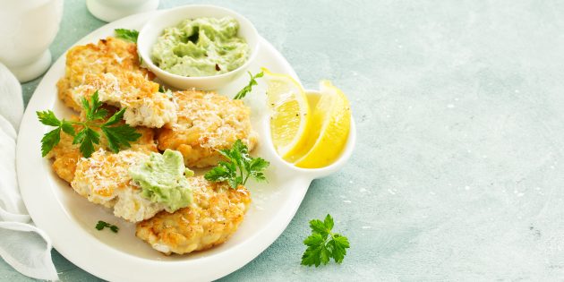 Chopped Chicken Cutlets with Garlic and Sour Cream: A Simple Recipe