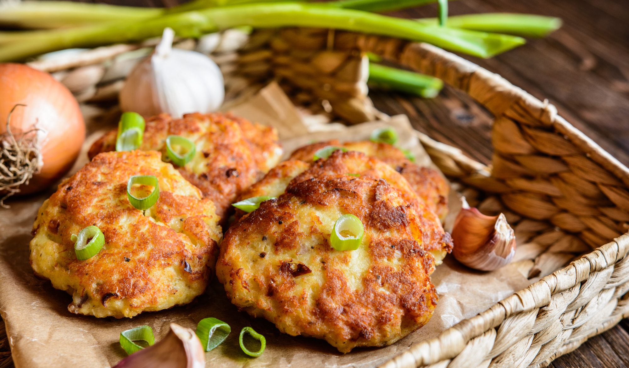 Котлеты из рыбных консервов с овощами