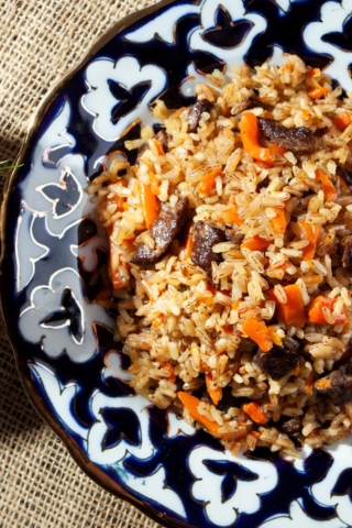 Как приготовить рассыпчатый плов из баранины в казане на плите