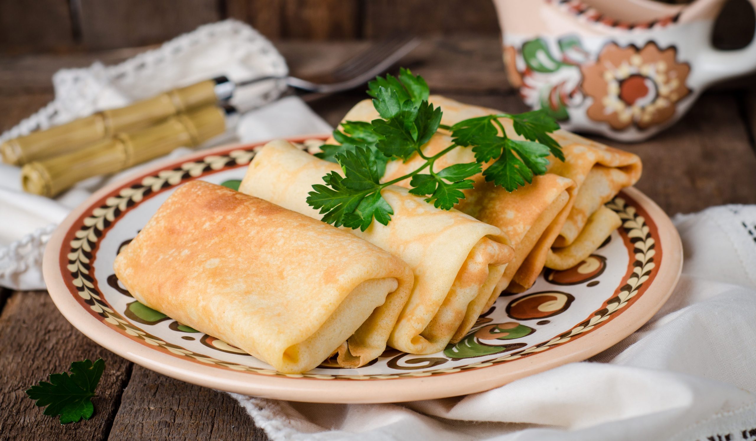 Тонкие блины с гречкой и грибами - Лайфхакер