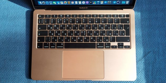 MacBook Air 2020: устройства ввода