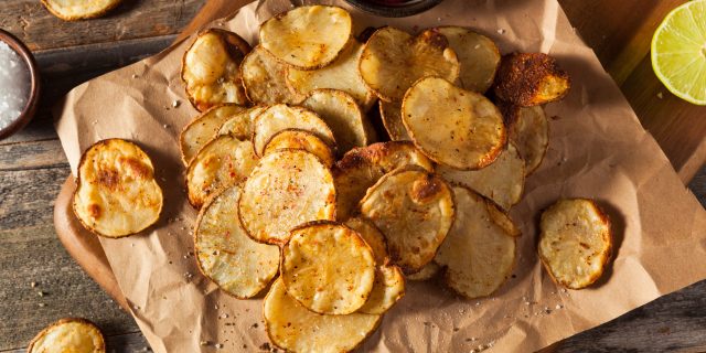 Чипсы из курицы в микроволновке - Лайфхакер