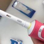 Надо брать: электрическая зубная щётка Oral-B с эффектом отбеливания