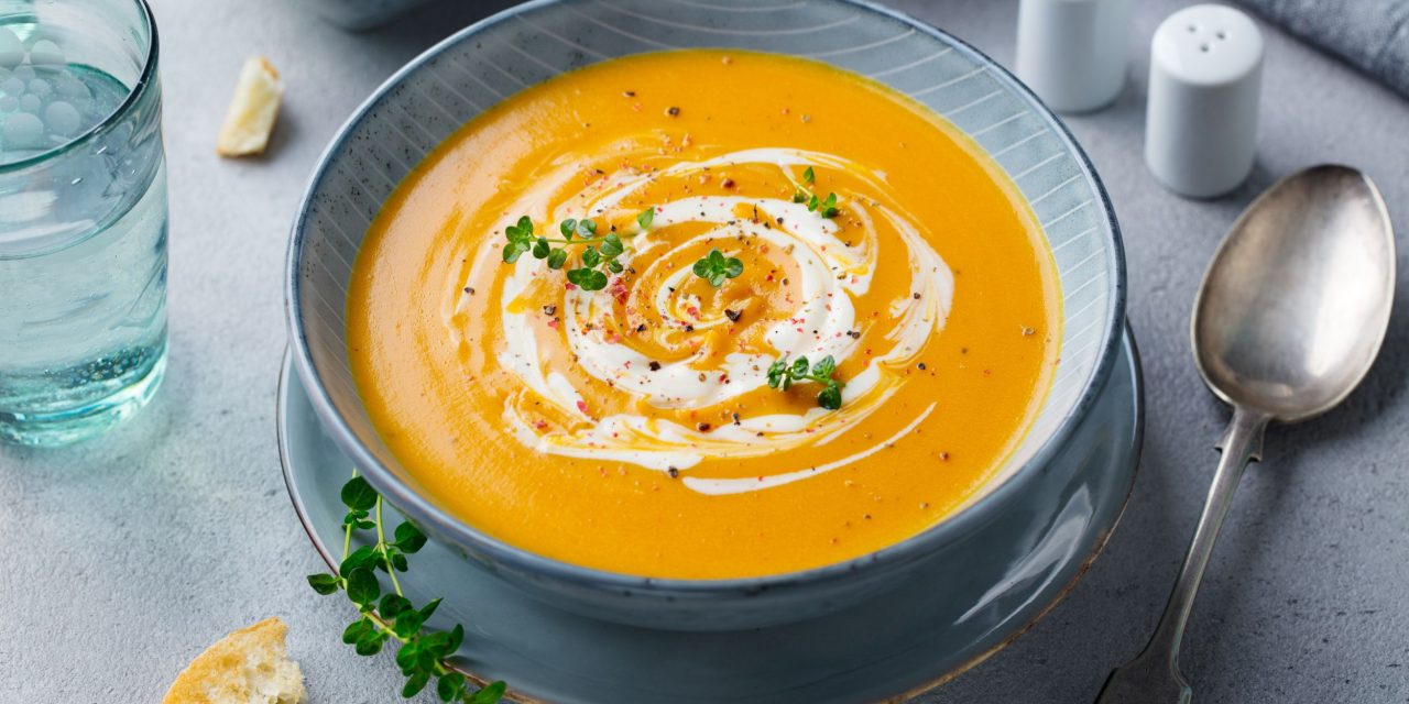 Морковный крем-суп с красной чечевицей