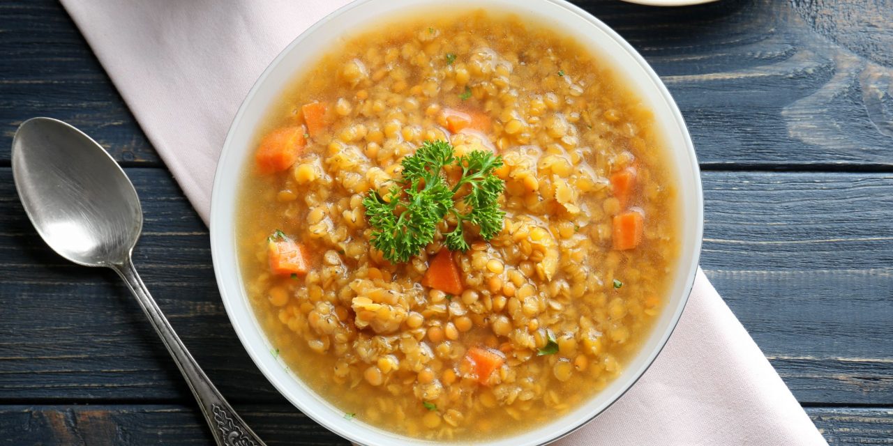 Простой суп из красной чечевицы с овощами