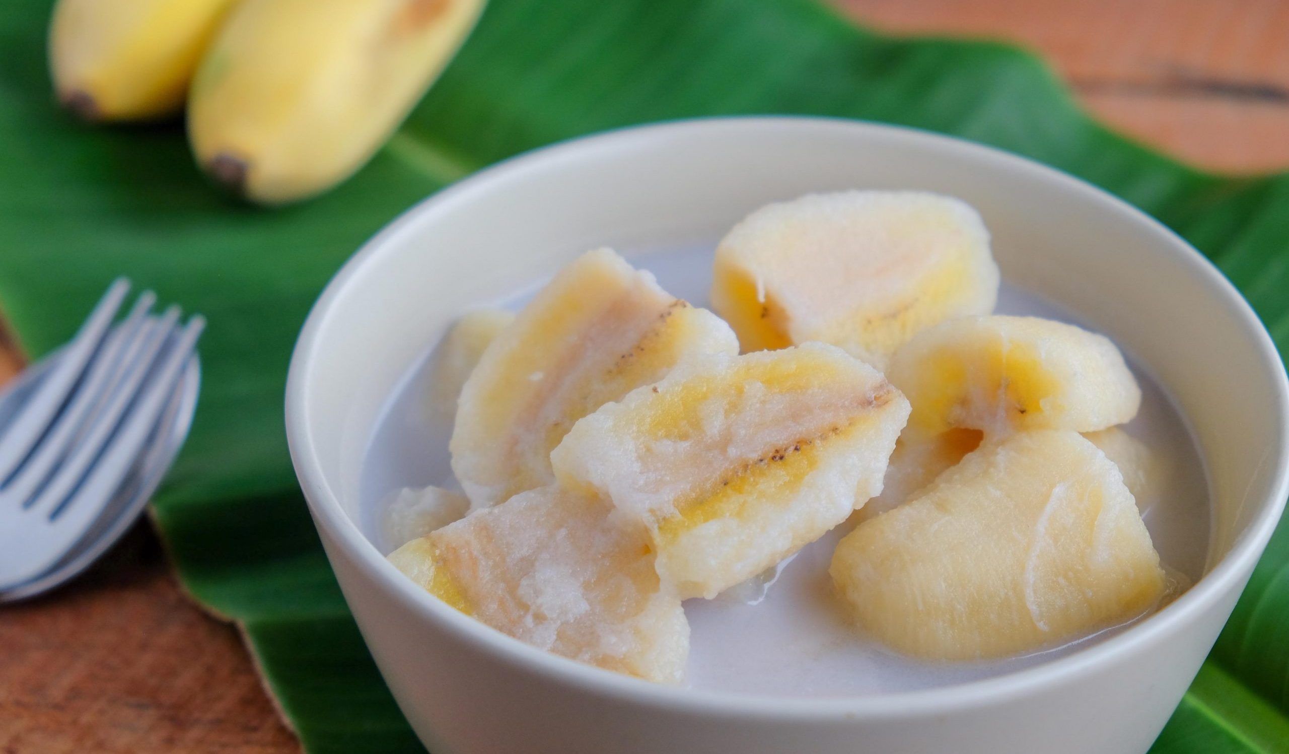 Тайский десерт из бананов с кокосовым молоком