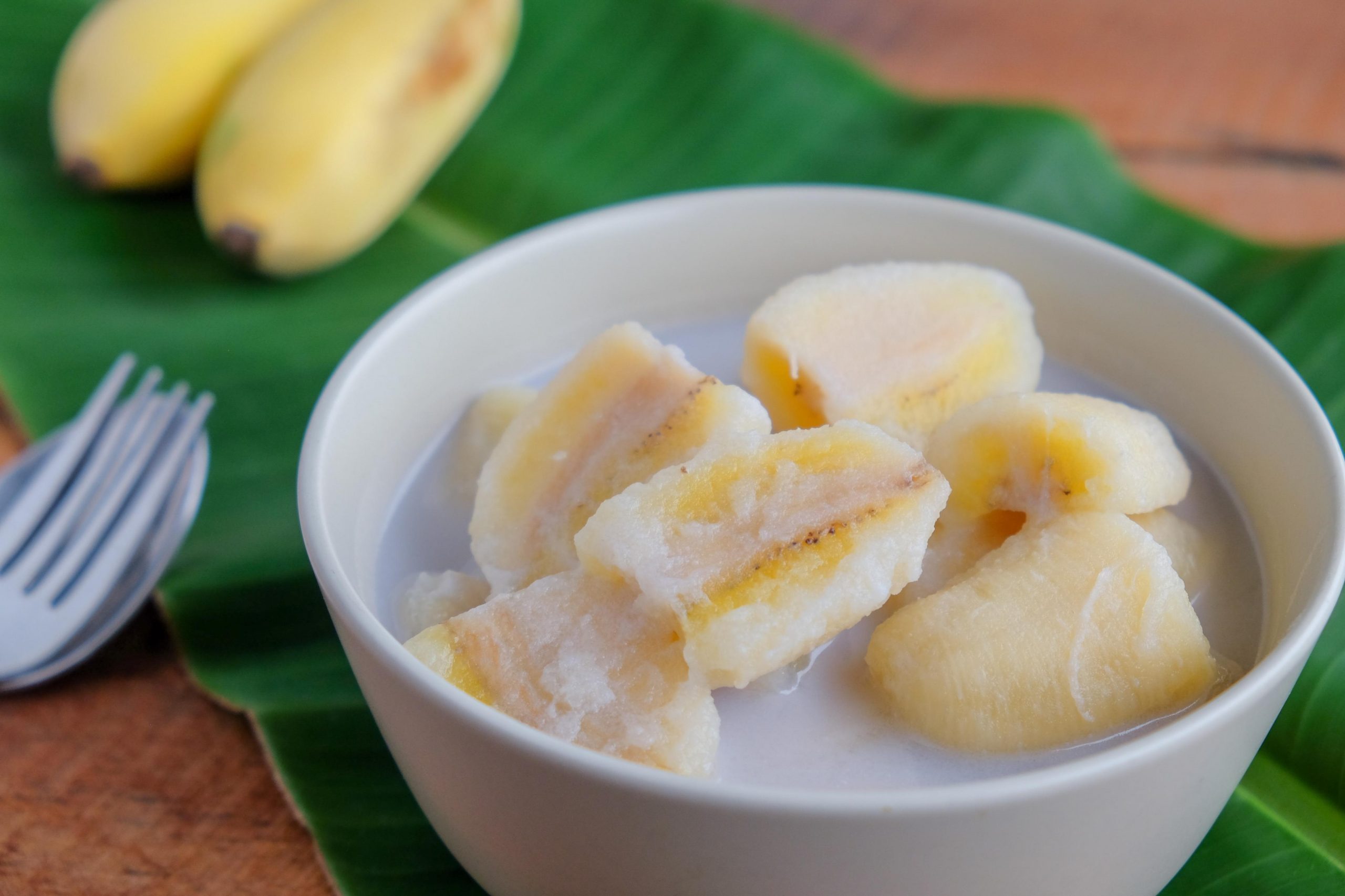 Тайский десерт из бананов с кокосовым молоком