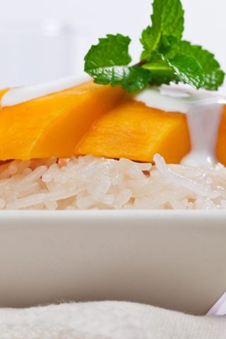 Тайский рис с манго и кокосовым молоком