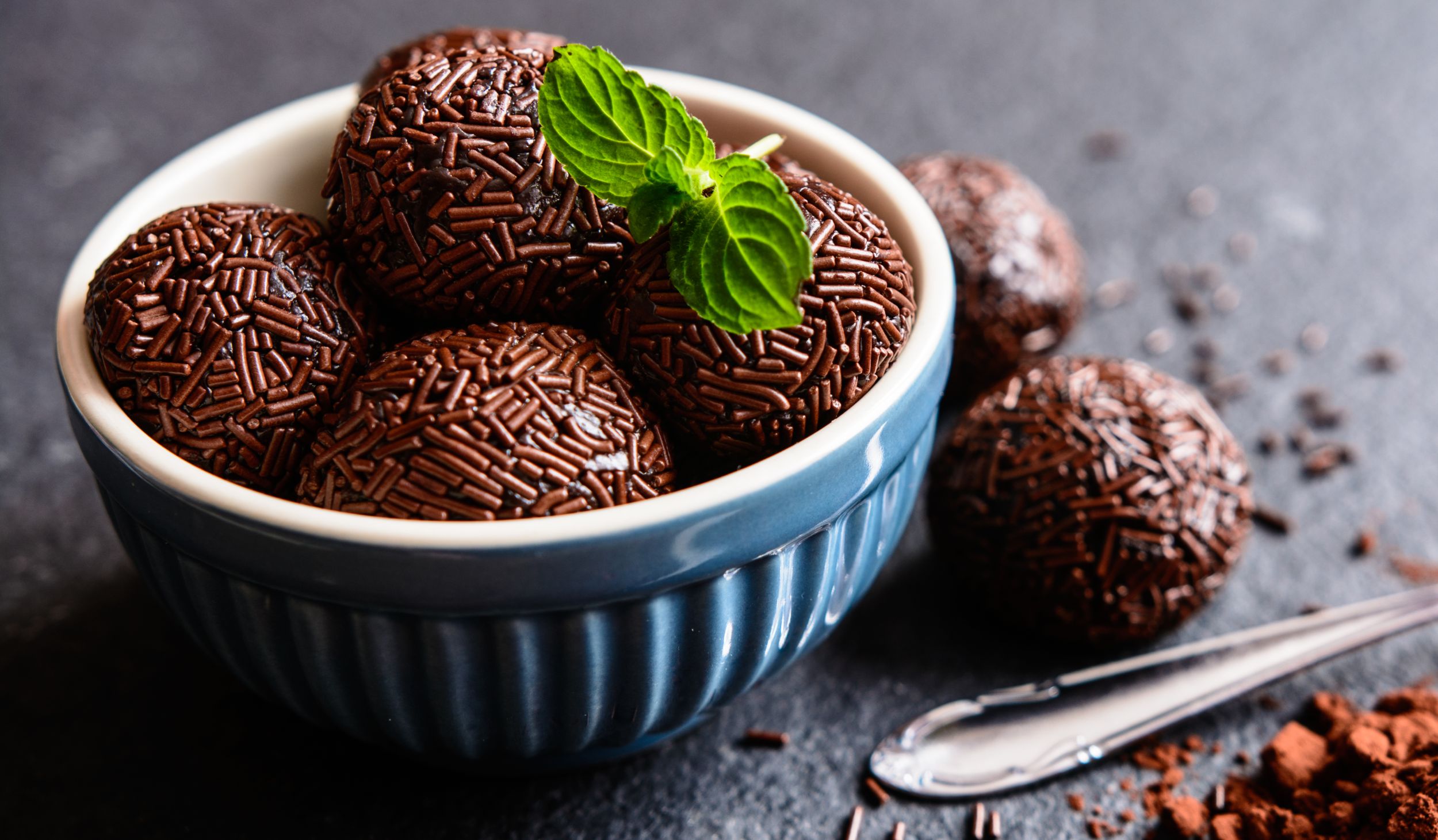 Бразильские конфеты Brigadeiro, cajuzinho, beijinho : Десерты