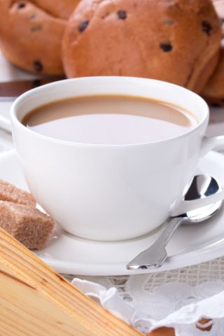 Кофе с молоком и домашней карамелью
