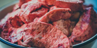 Как вымочить мясо кабана и избавиться от запаха